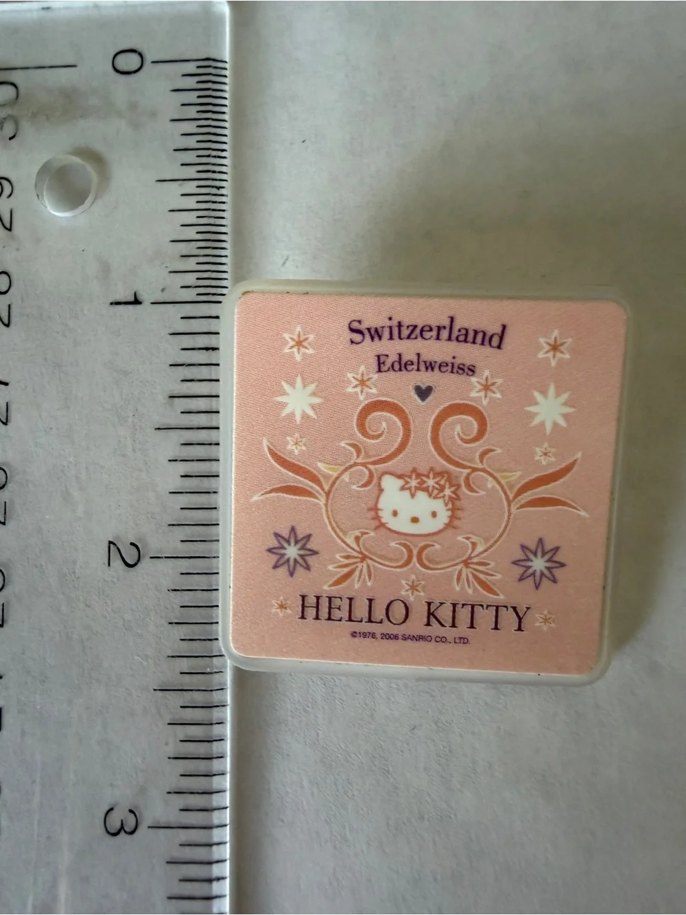 Cute hallo kitty pink plastic pin brooch